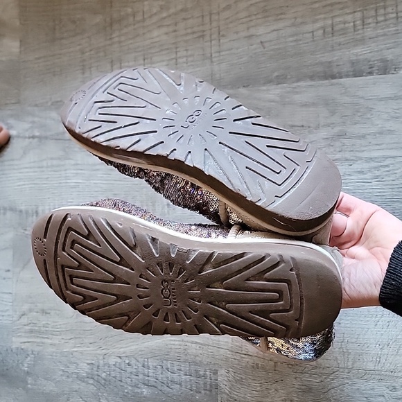 Women's size 10 Gold/Bronze Sequins Uggs - Picture 5 of 5